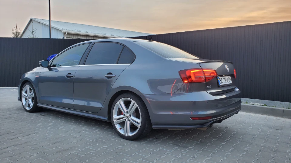 Volkswagen Jetta GLI 5