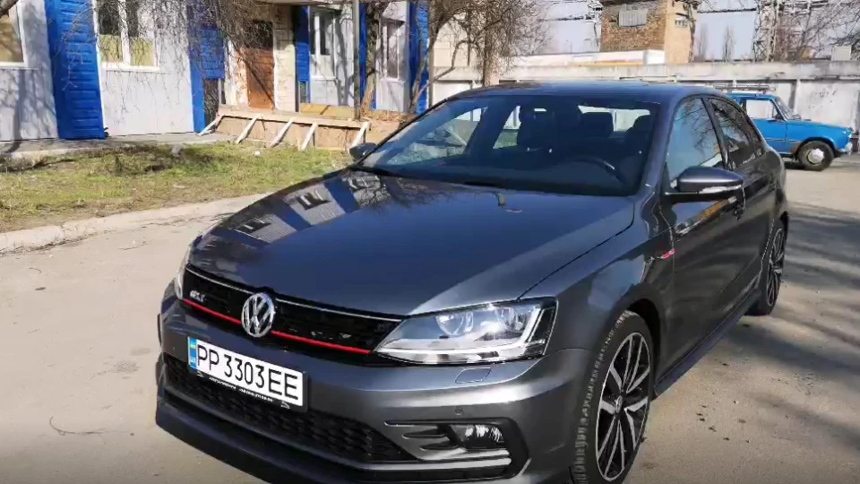 Volkswagen Jetta GLI 4