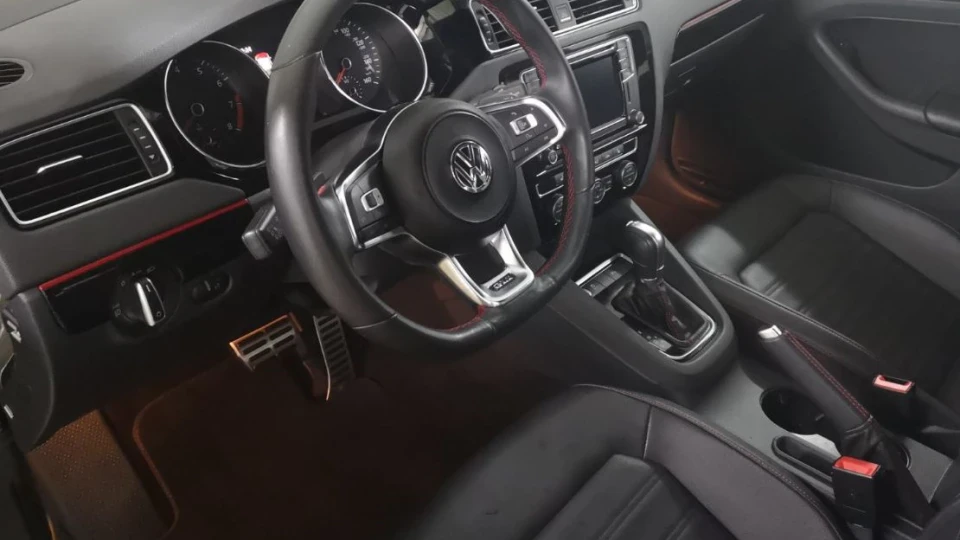 Volkswagen Jetta GLI 5