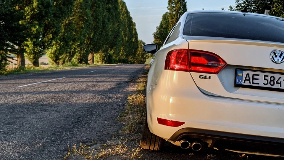 Volkswagen Jetta GLI 2