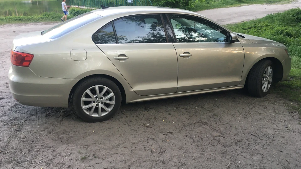 Volkswagen Jetta Gold 2