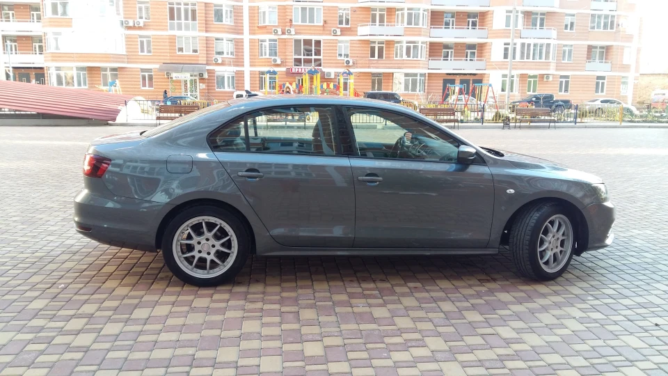 Volkswagen Jetta Красивий Графіт 1.4 tsi 4