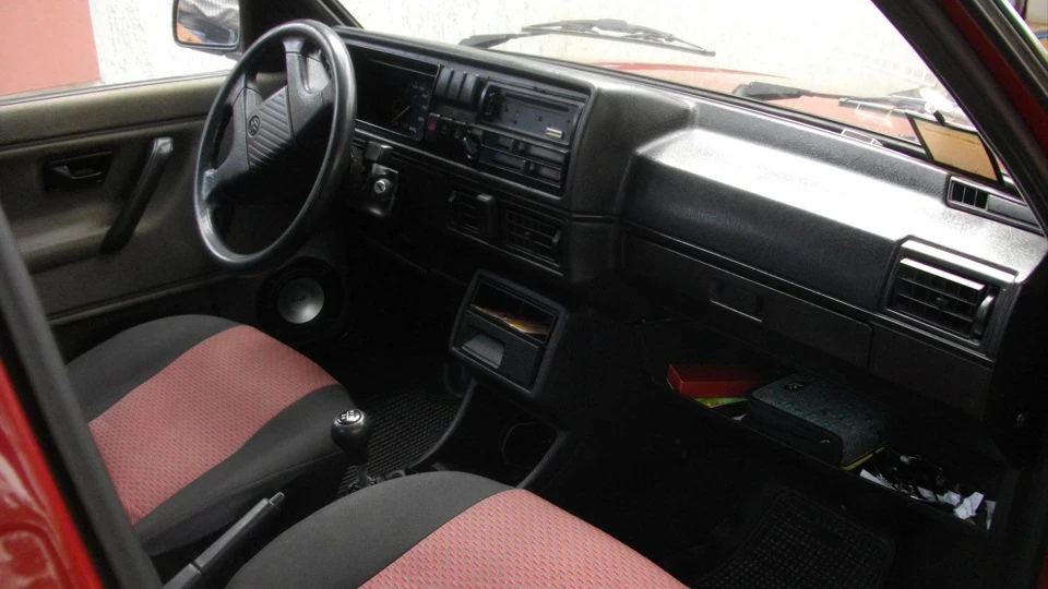 Volkswagen Jetta червона класика 4