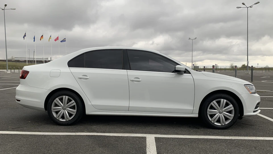 Volkswagen Jetta S 4