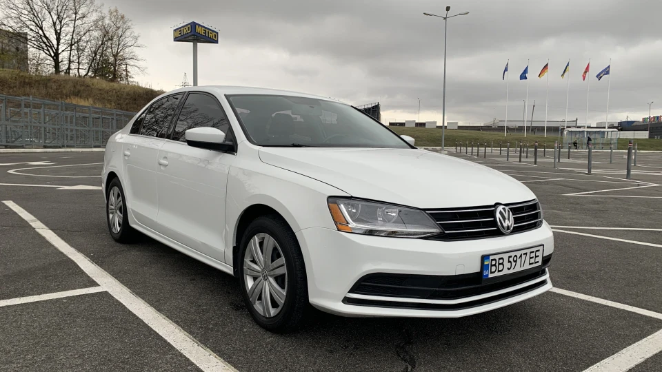 Volkswagen Jetta S 5