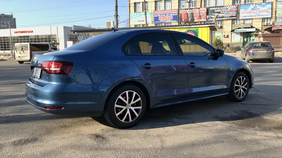 Volkswagen Jetta SE 3
