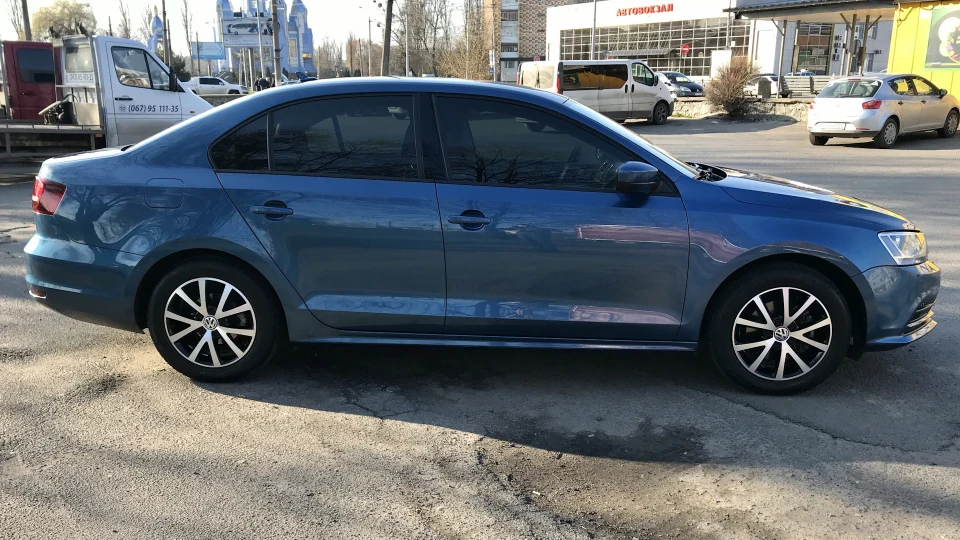 Volkswagen Jetta SE 4