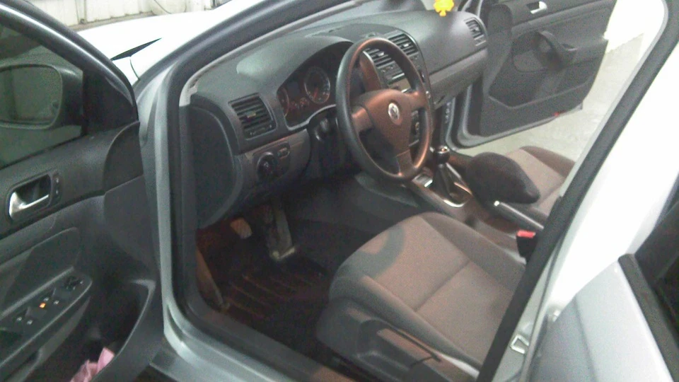 Volkswagen Jetta Срібло*1.6* 4