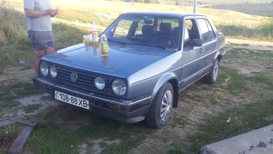 Volkswagen Jetta Сірий колір ) 1,6 дизель 4