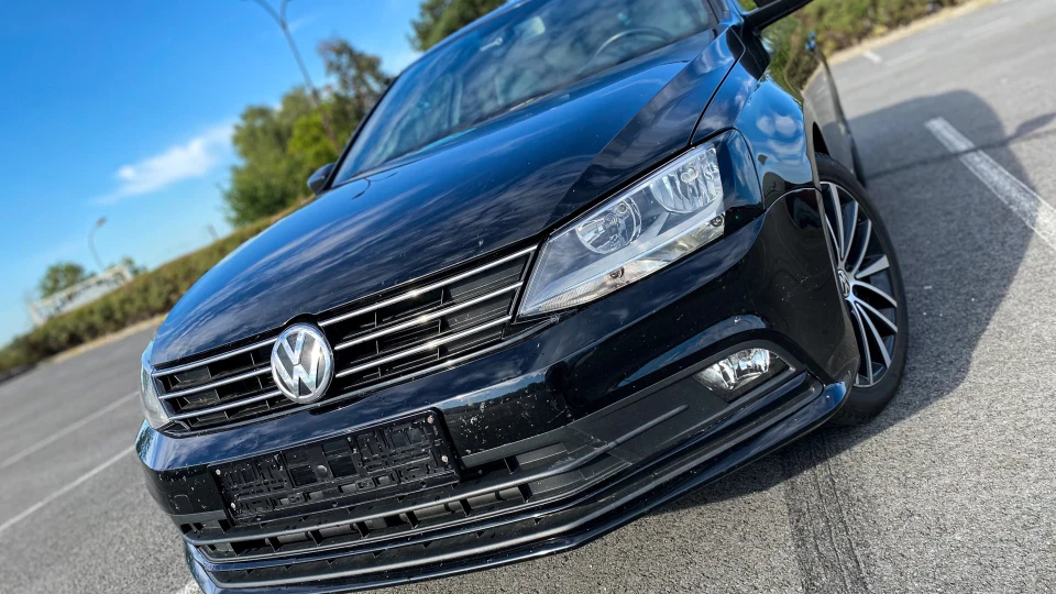 Volkswagen Jetta Sport 2
