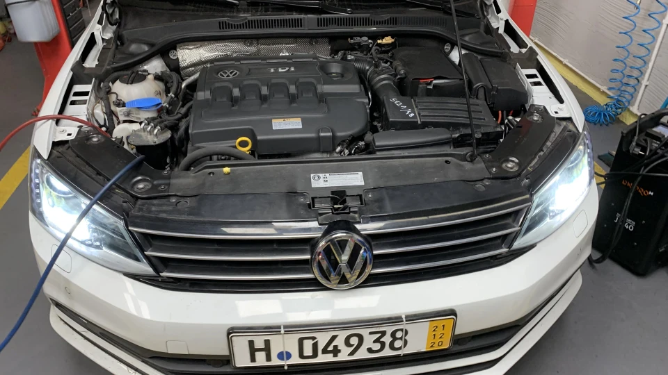 Volkswagen Jetta VW JETTA 2015 2.0TDI BMT 5