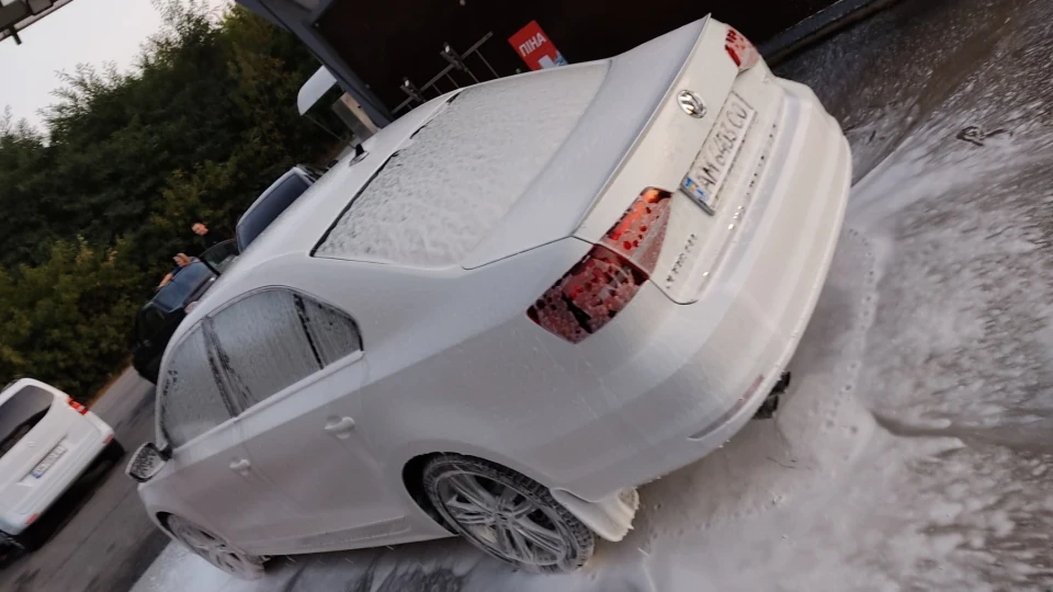Volkswagen Jetta VW JETTA 2017 1.8L I4 FI 3