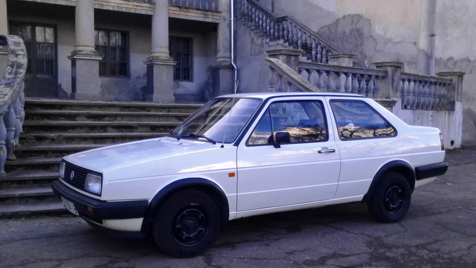 Volkswagen Jetta White D 3
