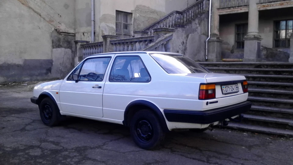 Volkswagen Jetta White D 4