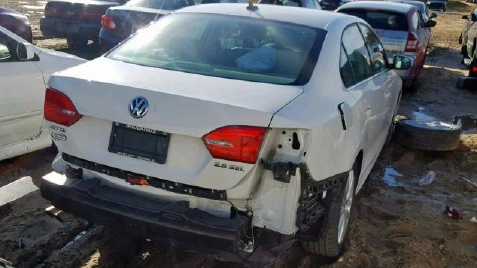 Volkswagen Jetta White Power 4