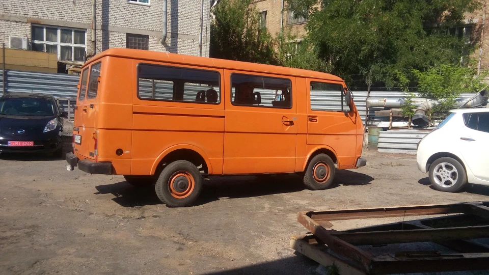 Volkswagen LT Апельсиновий Маршал 2