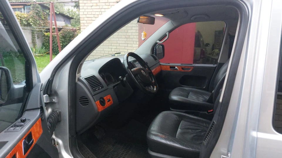Volkswagen Multivan 2