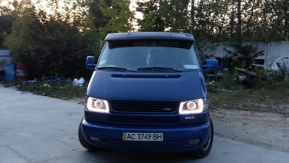 Volkswagen Multivan 2.5 75kw мультик 2