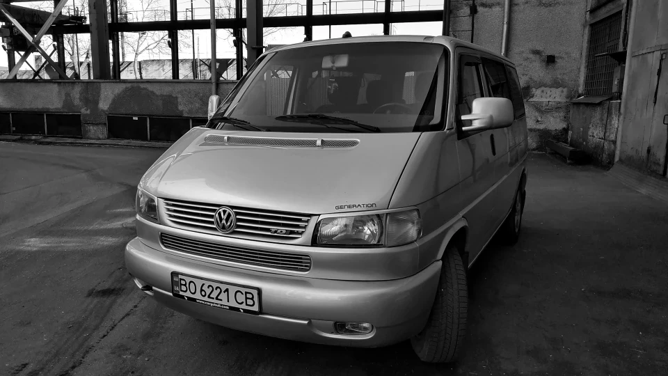 Volkswagen Multivan Сірий AXG 2