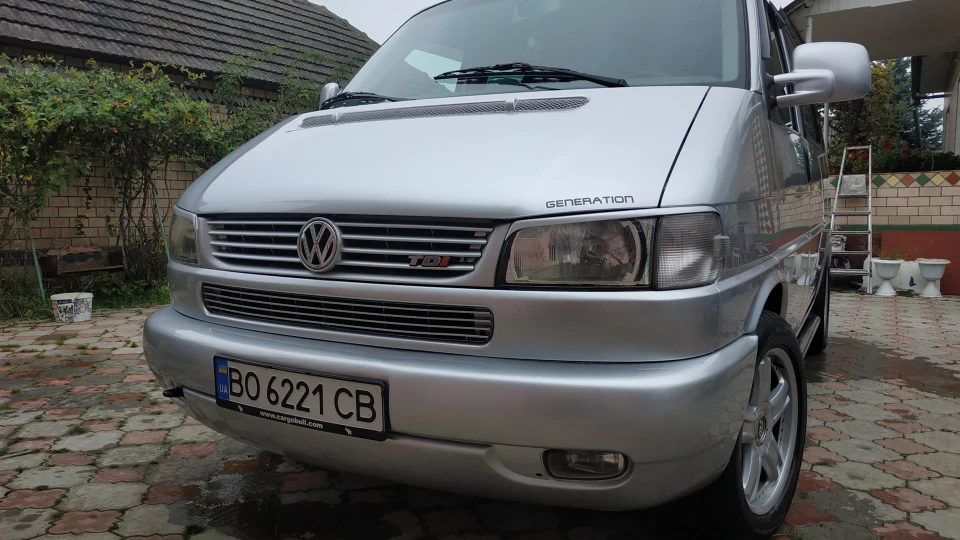 Volkswagen Multivan Сірий AXG 3