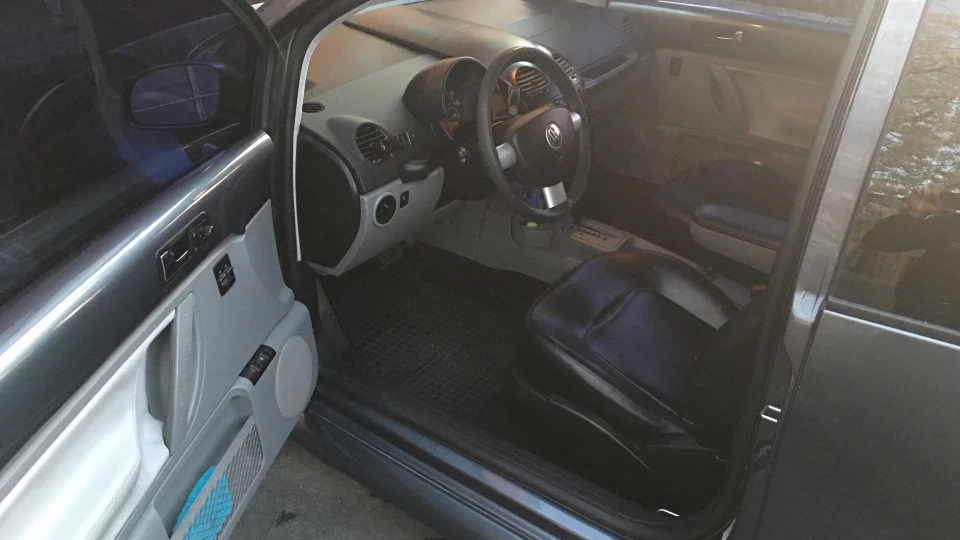 Volkswagen New Beetle 2