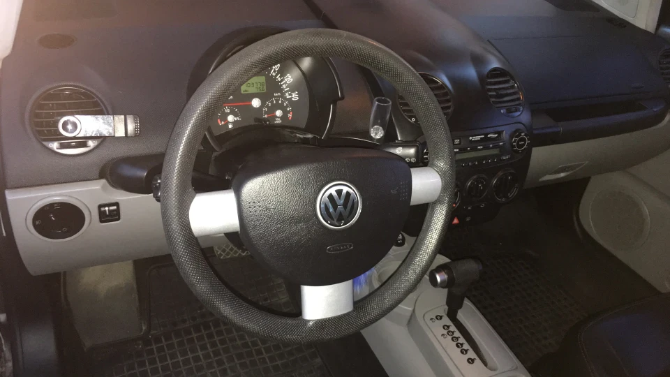 Volkswagen New Beetle 5