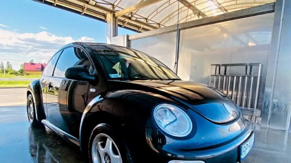 Volkswagen New Beetle 4