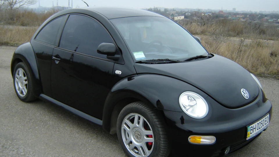 Volkswagen New Beetle Чорний-металик 2.0AT