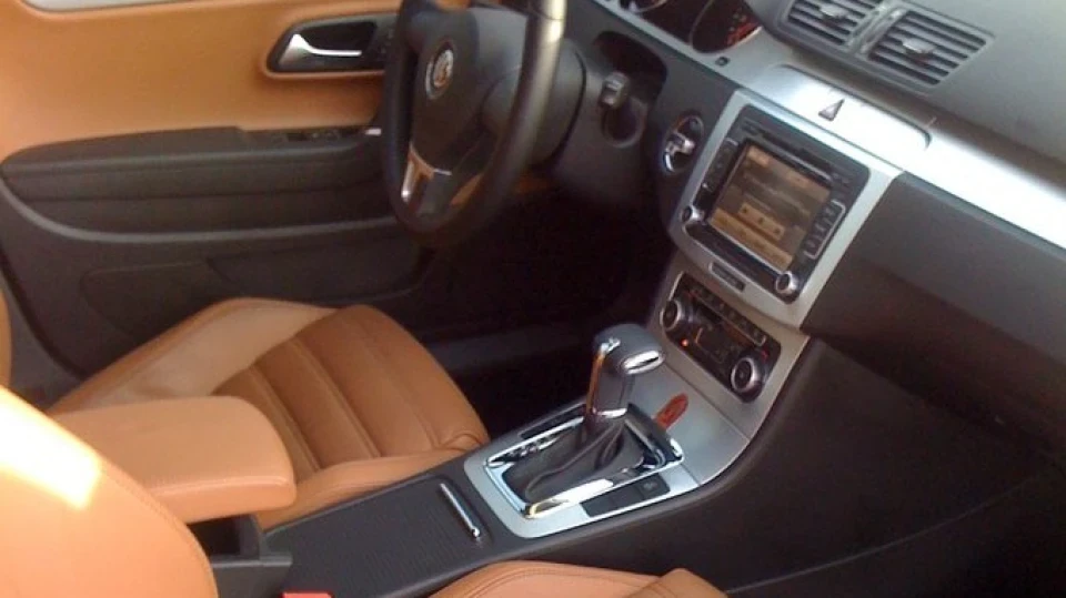 Volkswagen Passat CC козирна 2