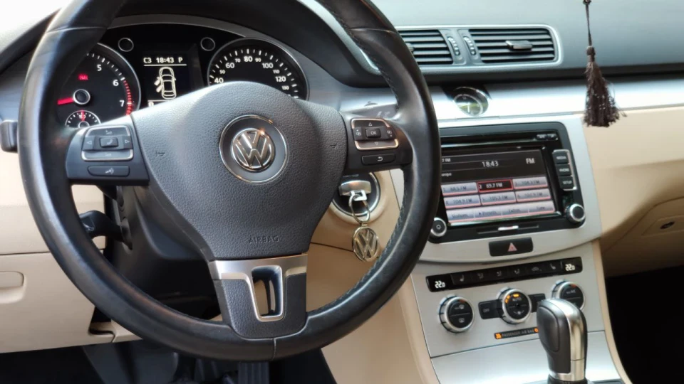 Volkswagen Passat CC R-Line Night blue. 4