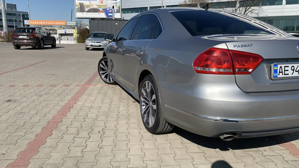 Volkswagen Passat US 4