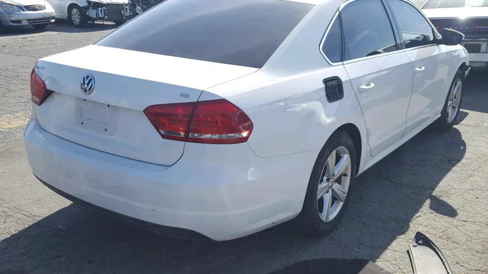Volkswagen Passat US 4