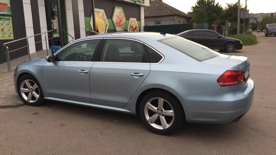 Volkswagen Passat US 5
