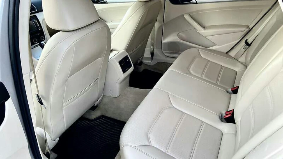 Volkswagen Passat US 2
