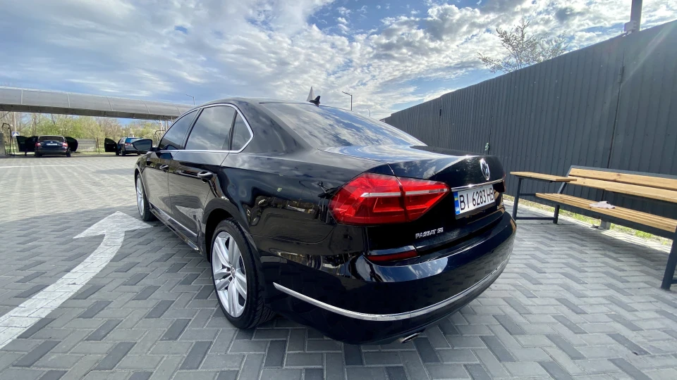 Volkswagen Passat US 4