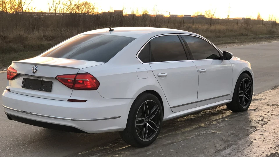Volkswagen Passat US 2