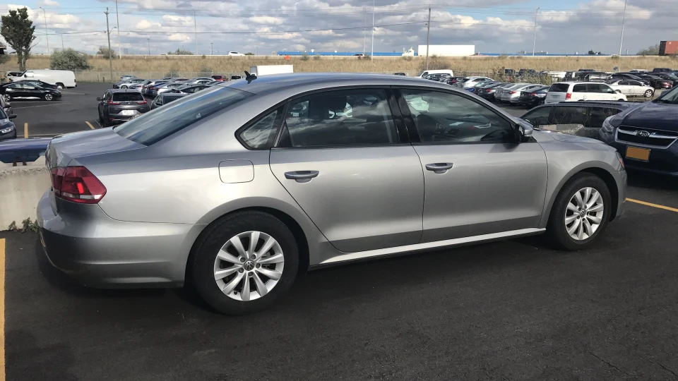 Volkswagen Passat US 4