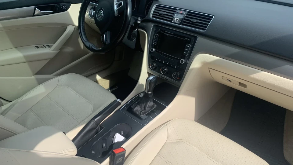 Volkswagen Passat US 3