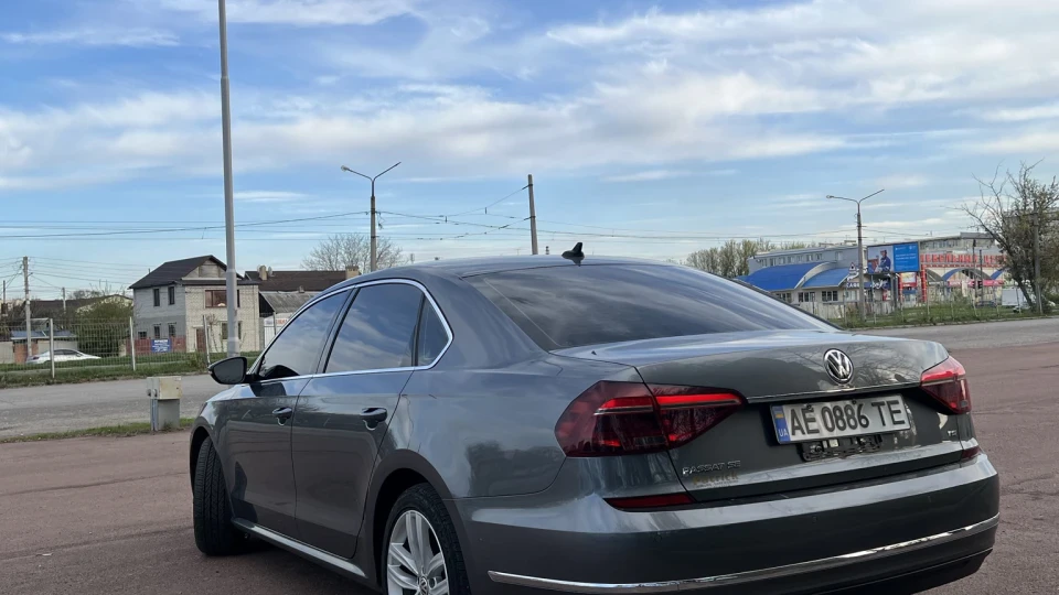 Volkswagen Passat US 5