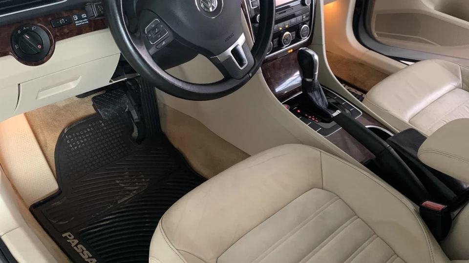 Volkswagen Passat US 4