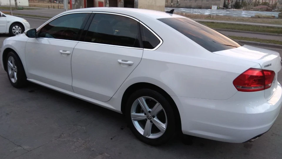Volkswagen Passat US 4