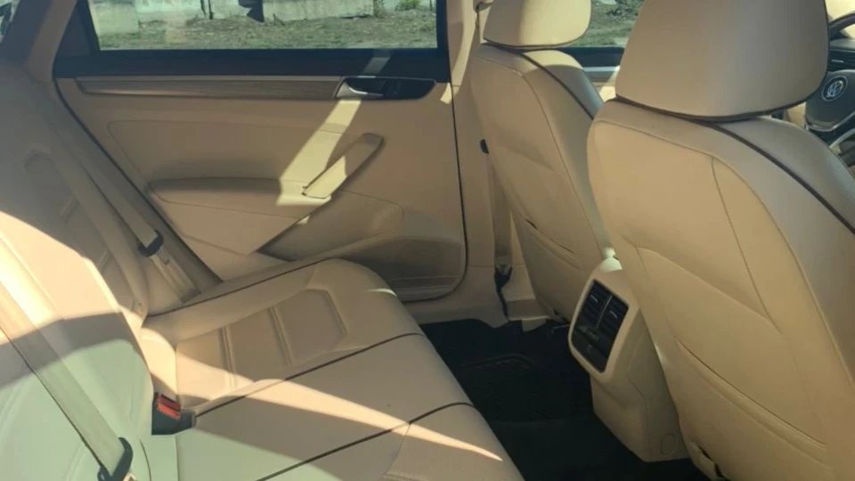 Volkswagen Passat US 4