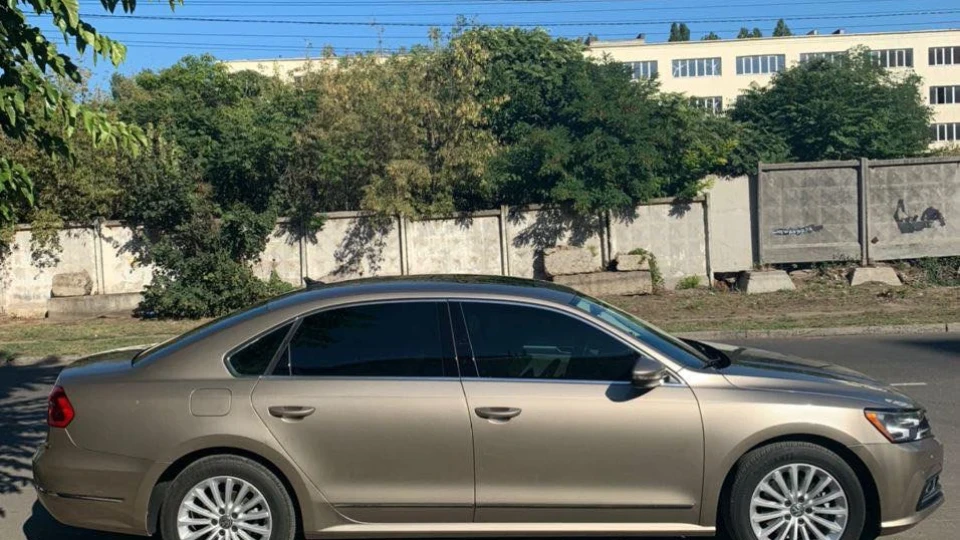 Volkswagen Passat US 5