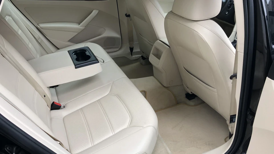 Volkswagen Passat US 3