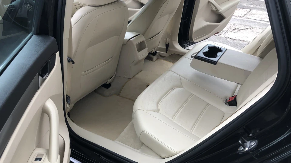 Volkswagen Passat US 4