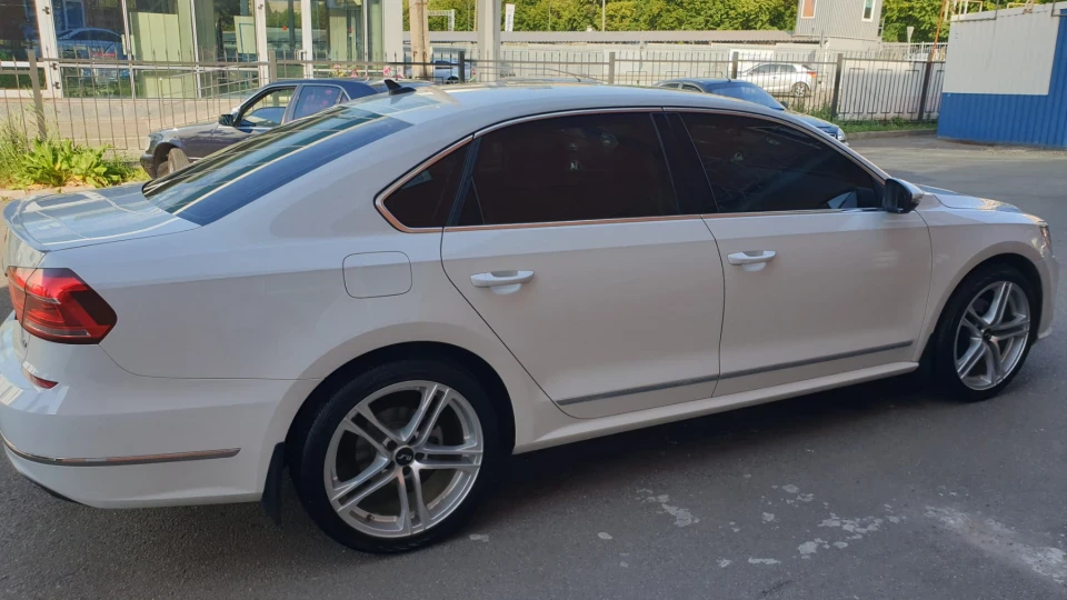 Volkswagen Passat US 4