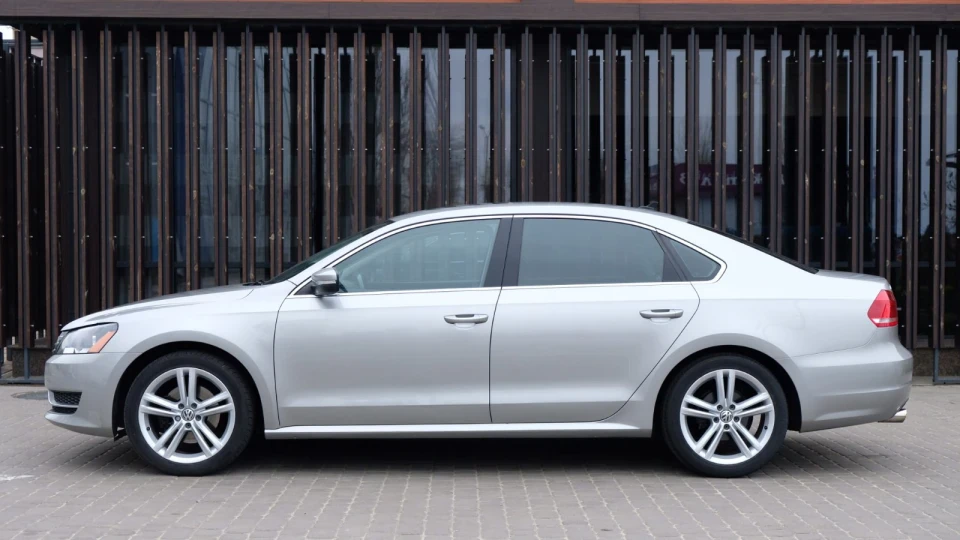 Volkswagen Passat US 4