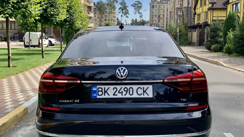 Volkswagen Passat US 4