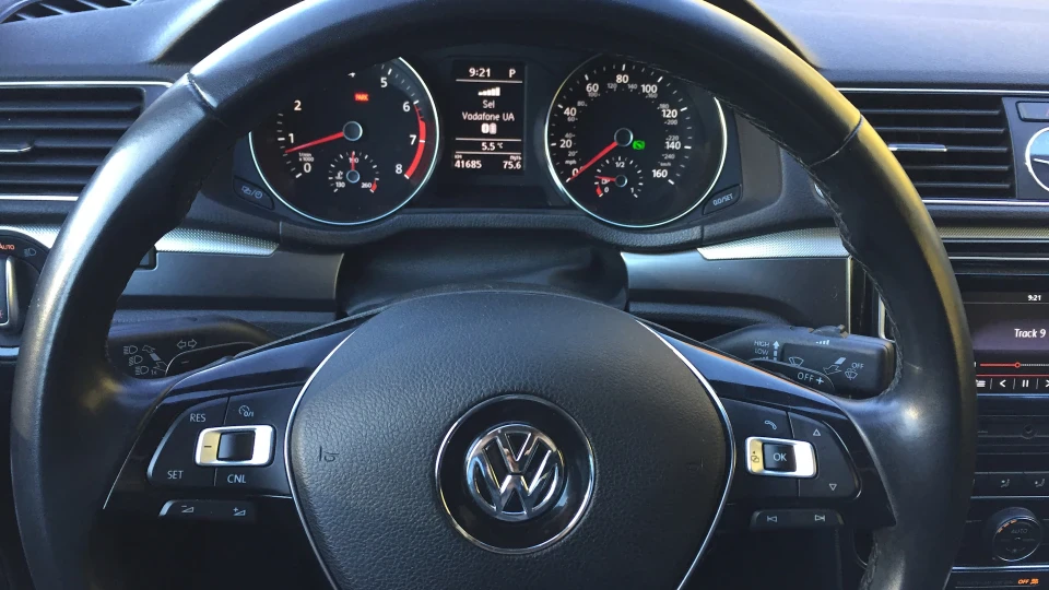 Volkswagen Passat US 4