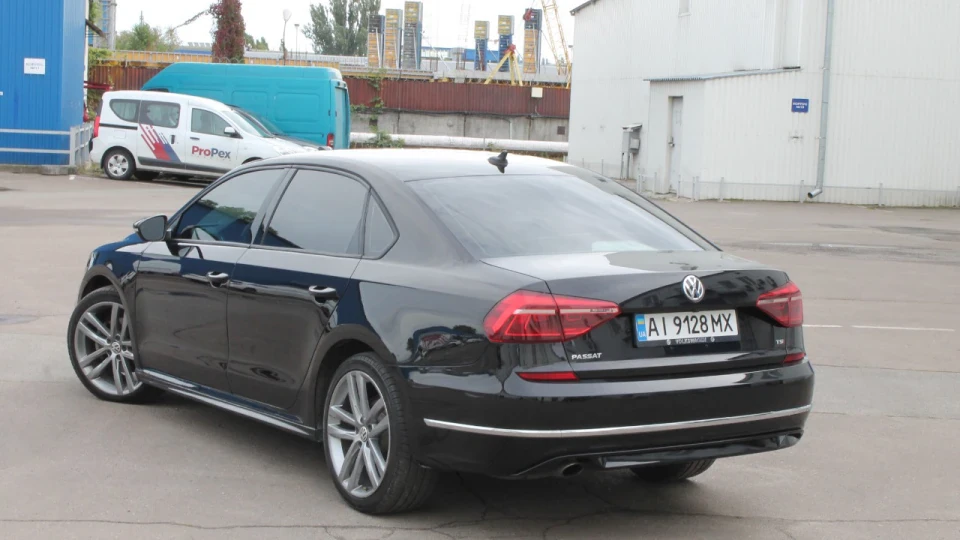 Volkswagen Passat US 2.0 TSI R-Line 3